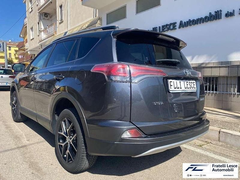 Usata Toyota RAV4 Lounge 143 CV (105 kW) 2016 Grigio SUV
