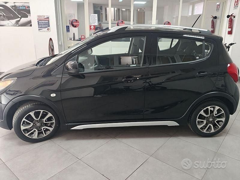 Usata Opel Karl Rocks 75 CV (55 kW) 2018 Nero Utilitaria