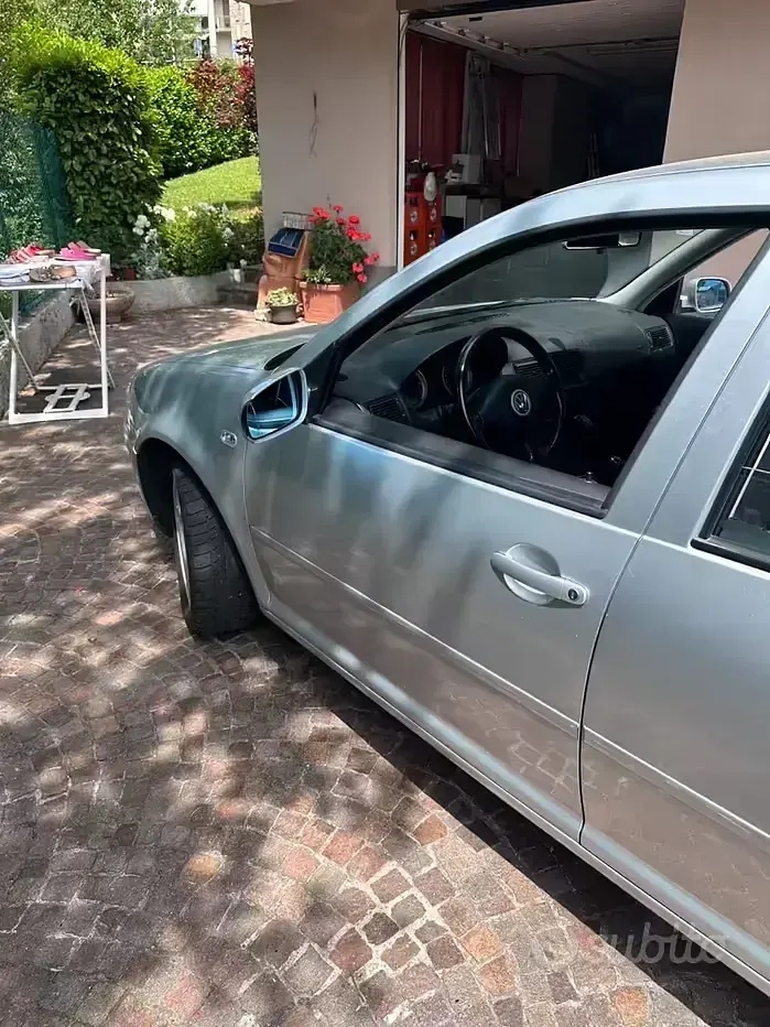 Usata VW Golf IV 105 CV (77 kW) 2002 Grigio Berlina