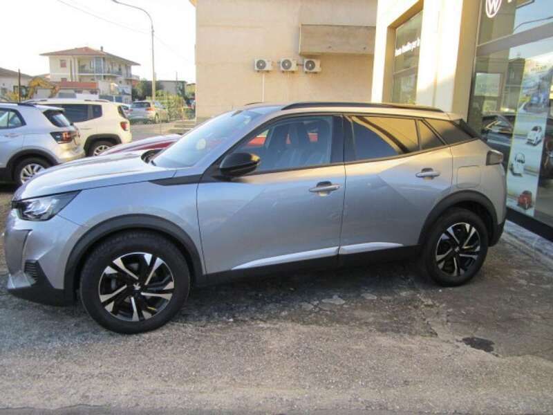 Usata Peugeot 2008 Allure 131 CV (96 kW) 2022 Grigio SUV