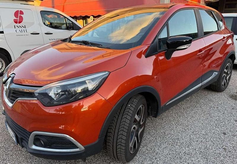 Arancione Usata 2017 Renault Captur Intens SUV | 13.395 € (Buon prezzo) - Immagine 1/4