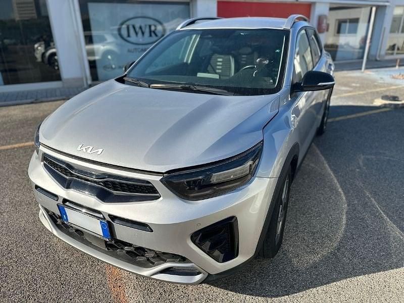 Argento Usata 2022 Kia Stonic GT-Line SUV | 12.254 € (Super prezzo) - Immagine 1/4