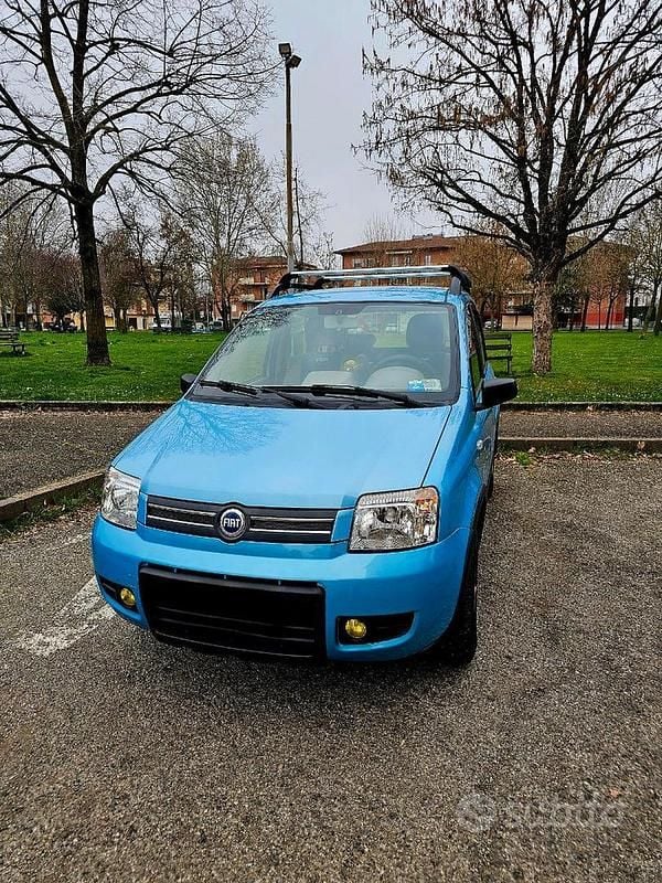 Usata Fiat Panda 4x4 Climbing 60 CV (44 kW) 2005 Blu Utilitaria
