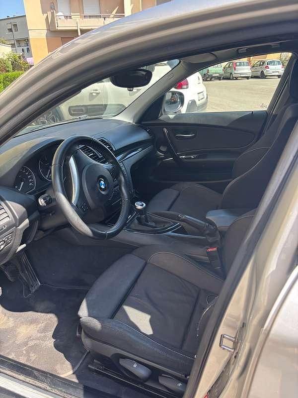Usata BMW 118 143 CV (105 kW) 2010 Argento Utilitaria