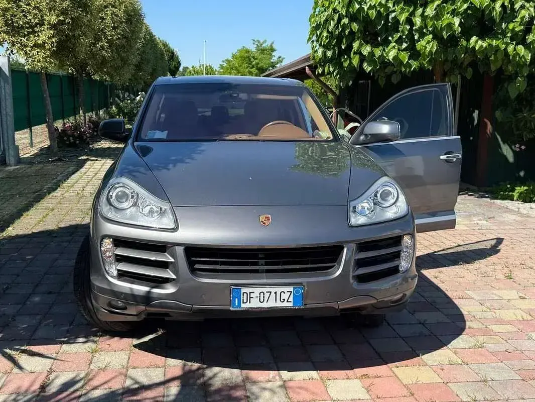 Usata Porsche Cayenne 290 CV (213 kW) 2007 Grigio SUV