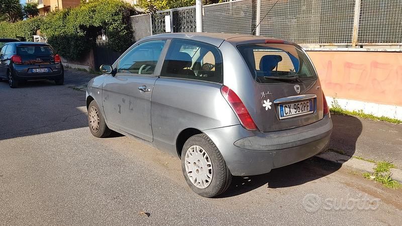 Usata Lancia Ypsilon 70 CV (51 kW) 2005 Grigio Utilitaria