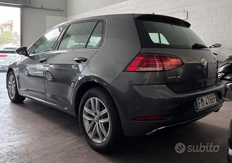 Usata VW Golf VII Highline 116 CV (85 kW) 2017 Grigio Berlina