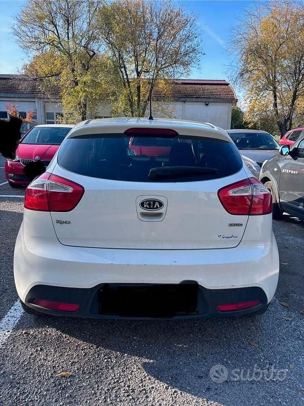 Usado Kia Rio EX 90 HP (66 kW) 2012 Branco Sedan