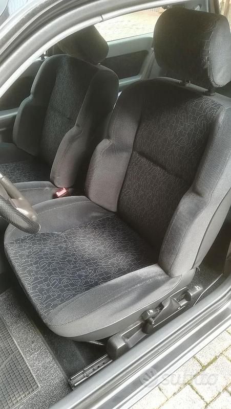 Usata Renault Clio 1995 Nero Utilitaria