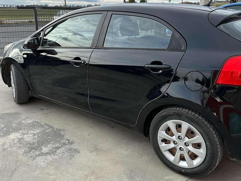 Usata Kia Rio LX 75 CV (55 kW) 2012 Nero Berlina
