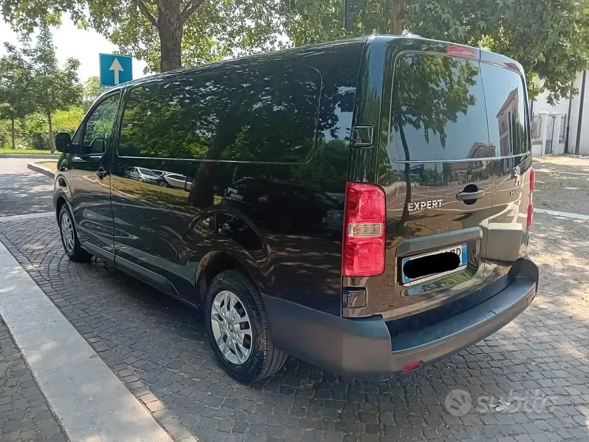 Usata Peugeot Expert Premium 140 CV (102 kW) 2022 Nero Furgone