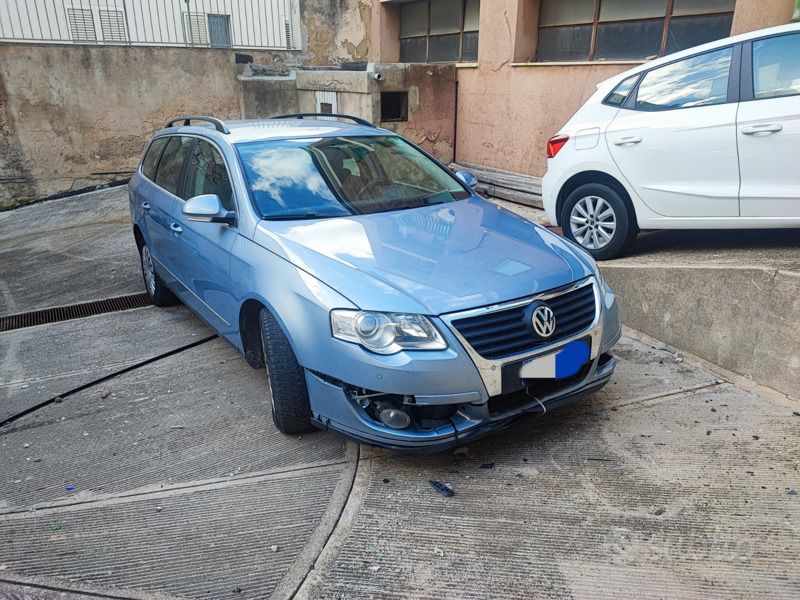 Usata VW Passat 140 CV (102 kW) 2008 Blu Station wagon