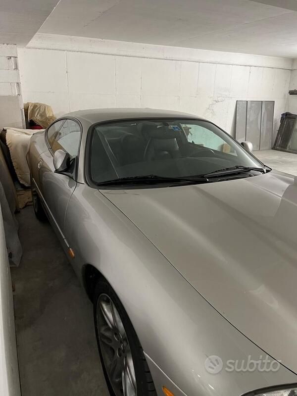 Usata Jaguar XK8 284 CV (208 kW) 1998 Grigio Coupé