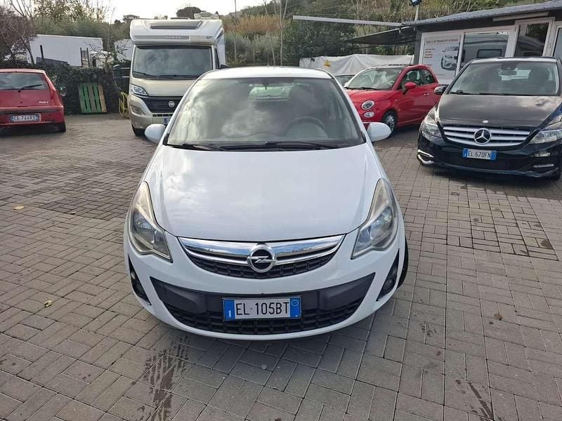 Bianco Usata 2011 Opel Corsa Cosmo Tre volumi | 3300 € (Buon prezzo) - Immagine 1/4