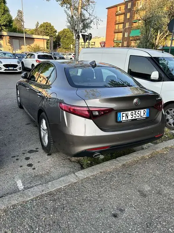 Usata Alfa Romeo Giulia Business 150 CV (110 kW) 2016 Beige Berlina