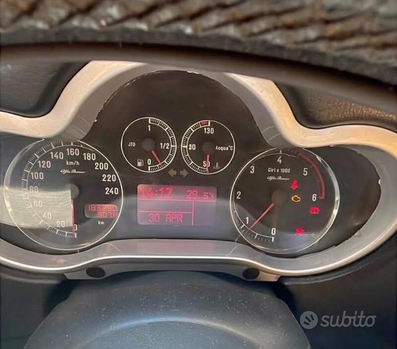 Usata Alfa Romeo 147 150 CV (110 kW) 2006 Grigio Utilitaria