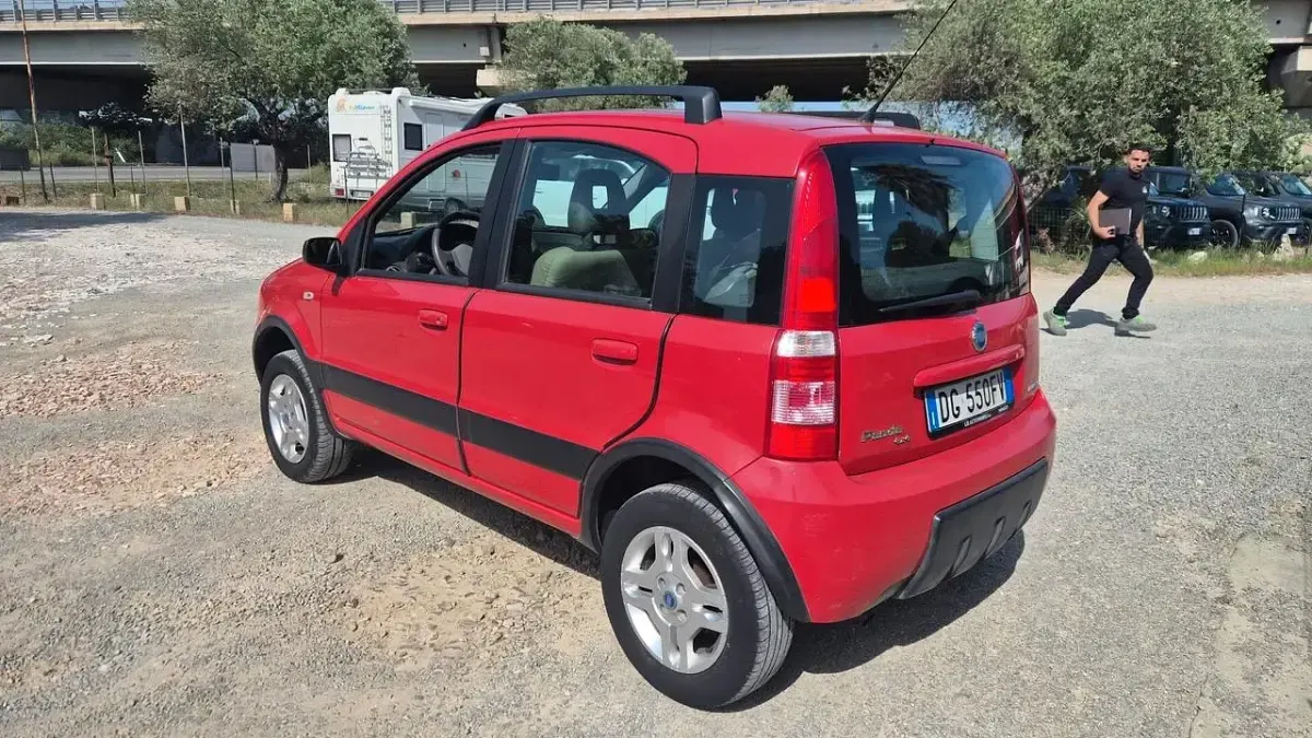 Usata Fiat Panda 4x4 69 CV (50 kW) 2007 Rosso Utilitaria