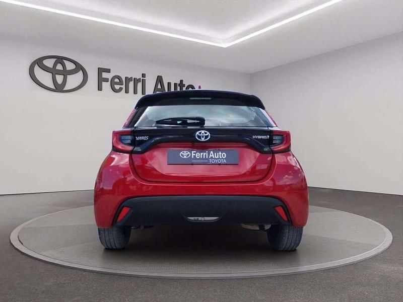 Usata Toyota Yaris Hybrid Trend 116 CV (85 kW) 2023 Emotional red Berlina