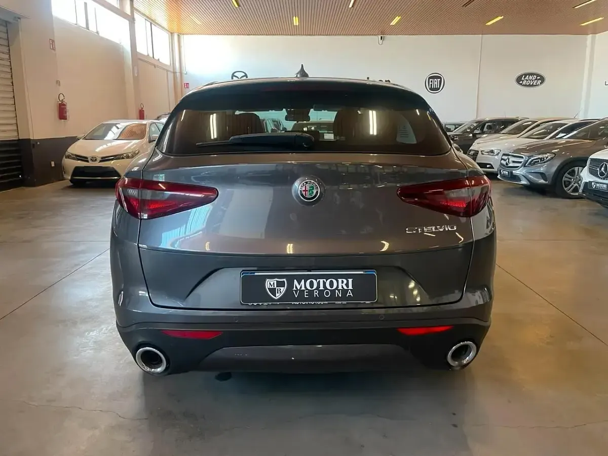 Usata Alfa Romeo Stelvio Business 160 CV (117 kW) 2019 Grigio SUV
