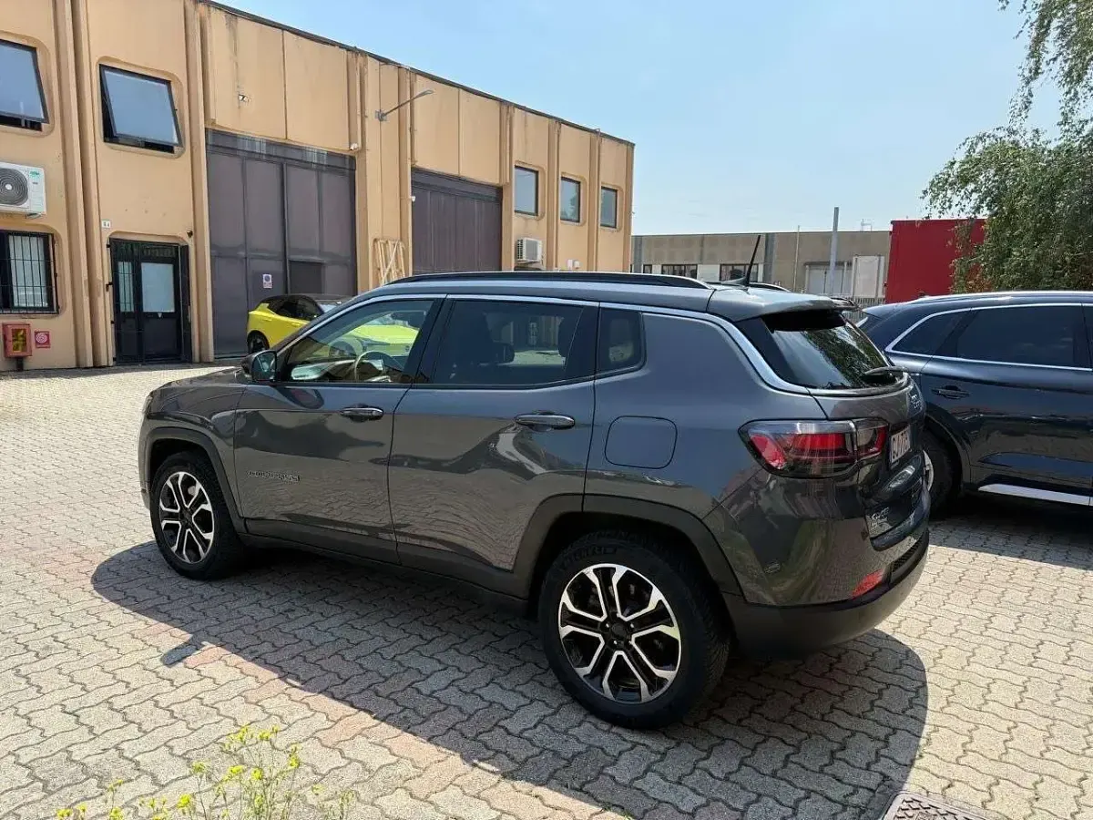 Usata Jeep Compass 131 CV (96 kW) 2022 Grigio SUV