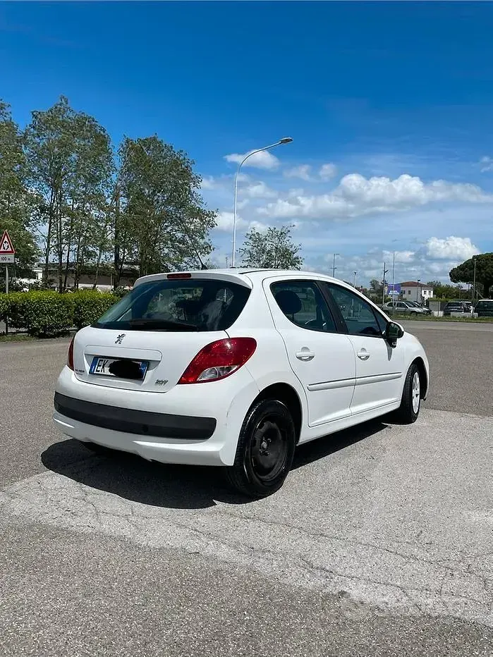 Usata Peugeot 207 68 CV (50 kW) 2011 Berlina