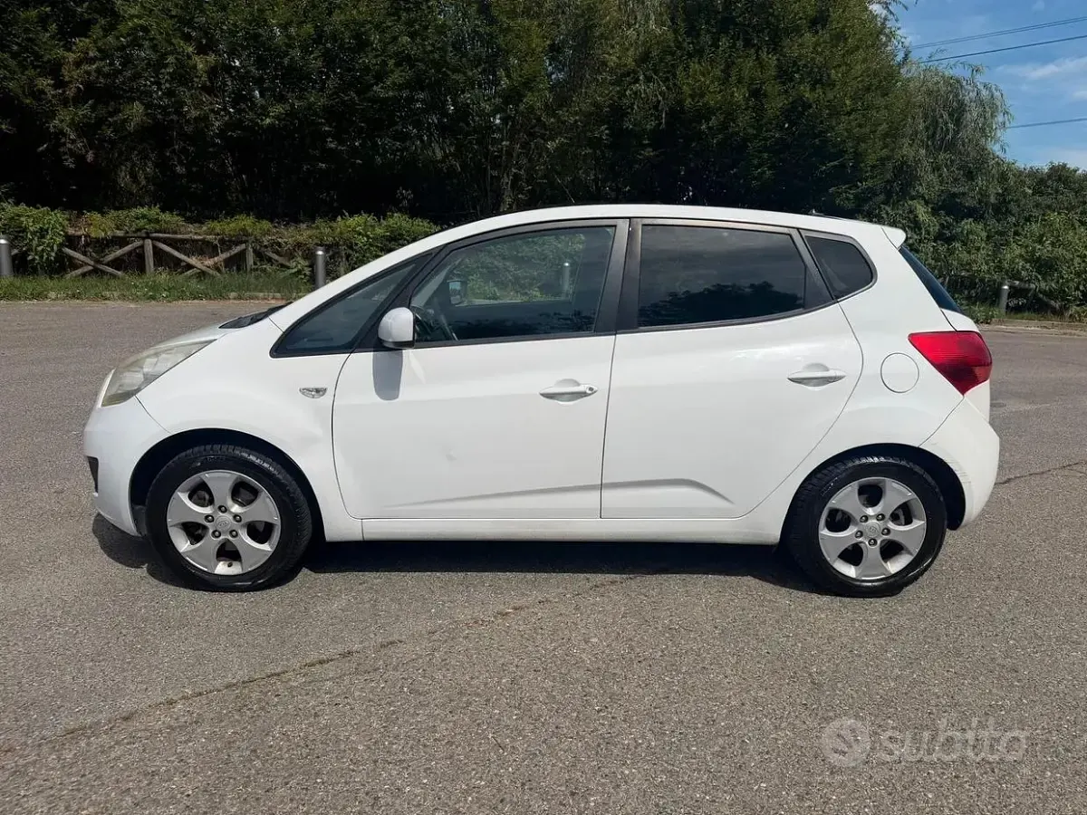 Usata Kia Venga LX 90 CV (66 kW) 2010 Bianco Utilitaria