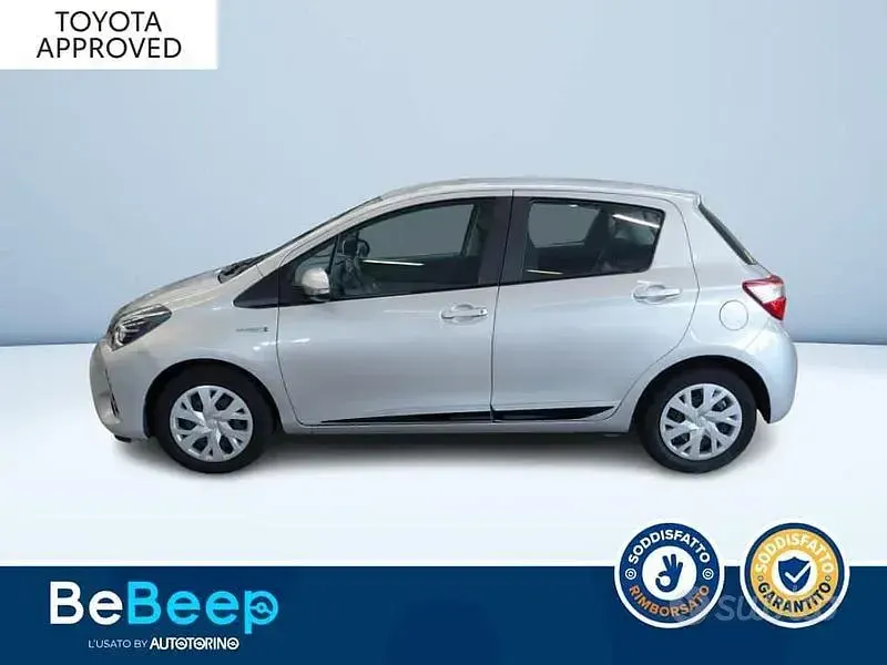 Usata Toyota Yaris Hybrid Active 73 CV (53 kW) 2018 Grigio Berlina
