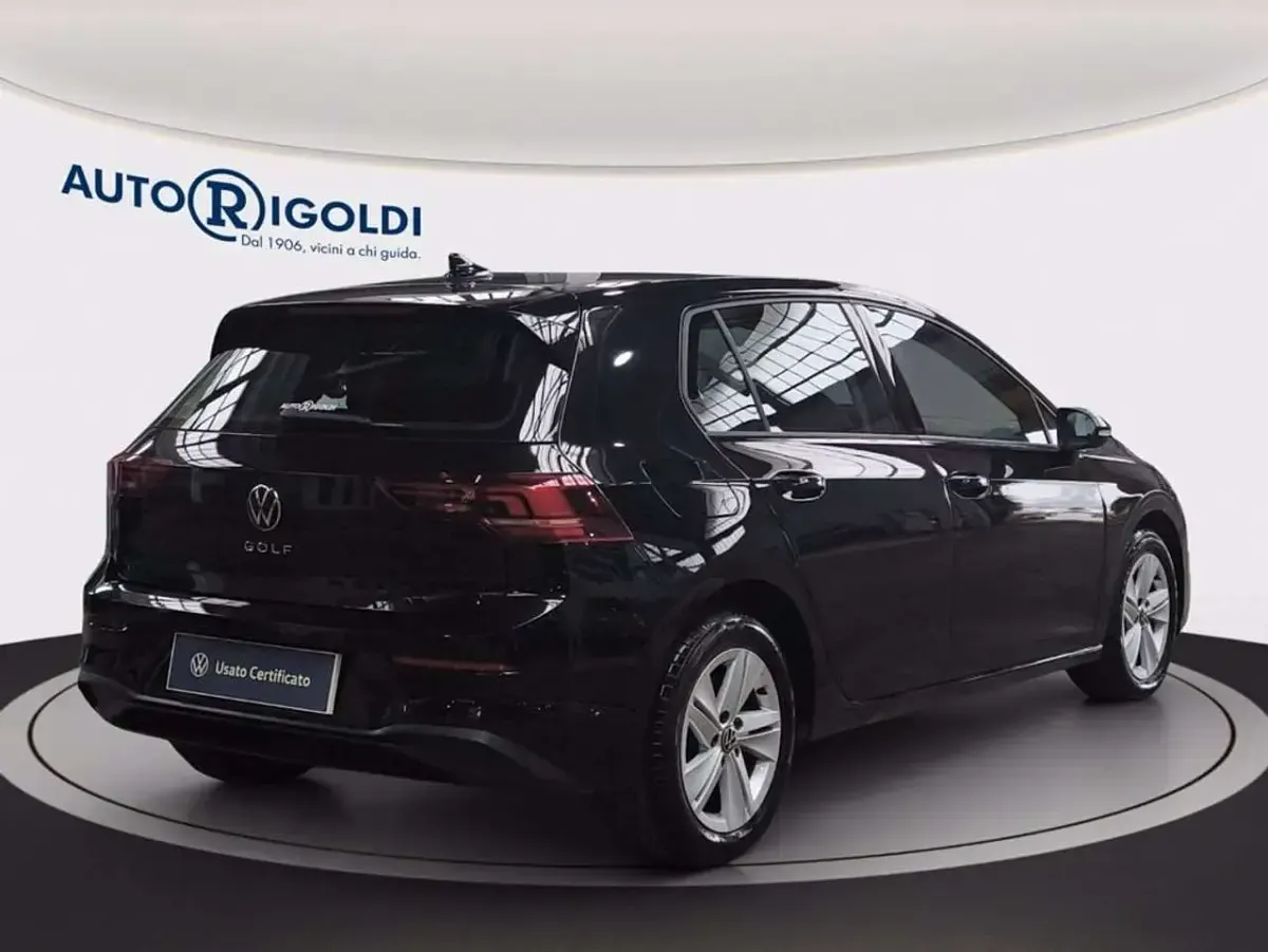 Usata VW Golf VIII Life 116 CV (85 kW) 2025 Grenadill black metallizzato Berlina