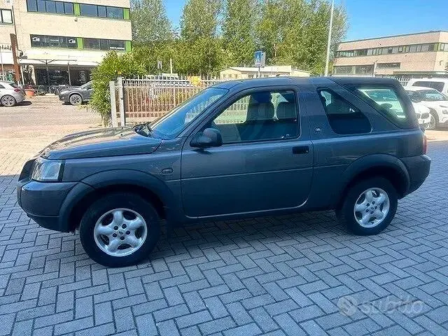Usata Land Rover Freelander 111 CV (81 kW) 2005 Grigio SUV