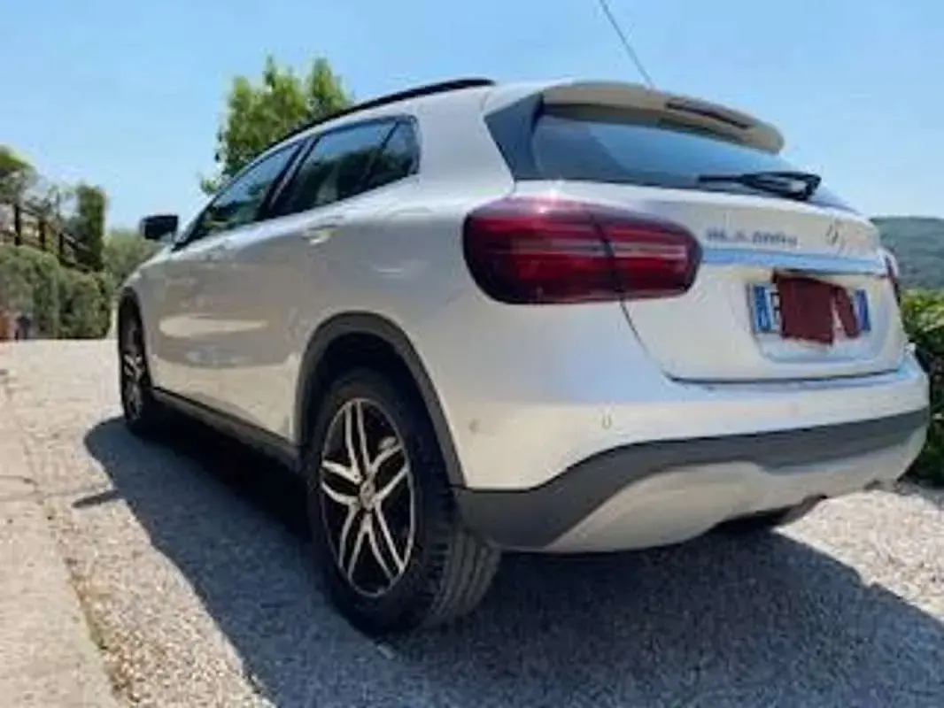 Usata Mercedes GLA200 Executive 136 CV (100 kW) 2019 Bianco SUV