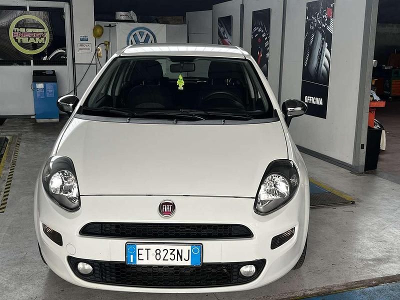 Usata Fiat Punto Street 69 CV (50 kW) 2014 Bianco Utilitaria
