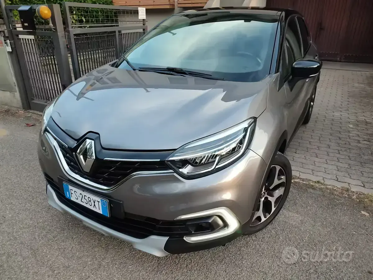 Usata Renault Captur 90 CV (66 kW) 2018 Grigio SUV