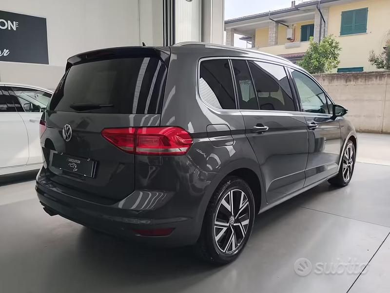 Usata VW Touran Executive 150 CV (110 kW) 2020 Grigio Monovolume