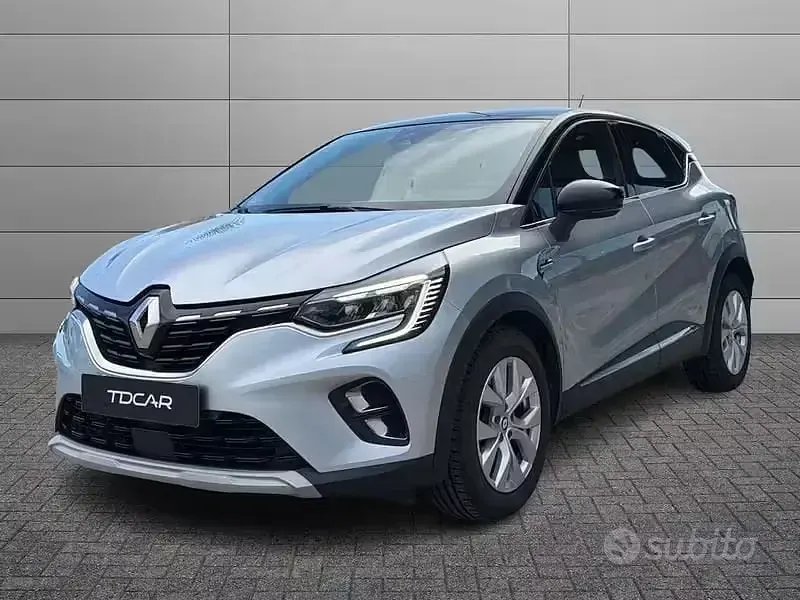 Usata Renault Captur Engineered 143 CV (105 kW) 2022 Grigio SUV