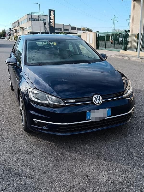 Blu Usata 2019 VW Golf Tre volumi | 14.800 € (Molto cara) - Immagine 1/4