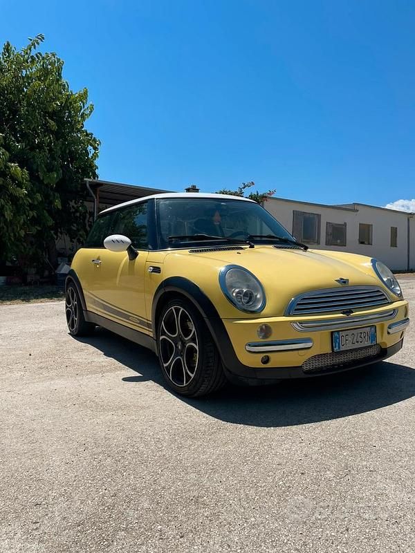 Giallo Usata 2003 Mini Cooper Utilitaria | 2400 € (Cara) - Immagine 1/4