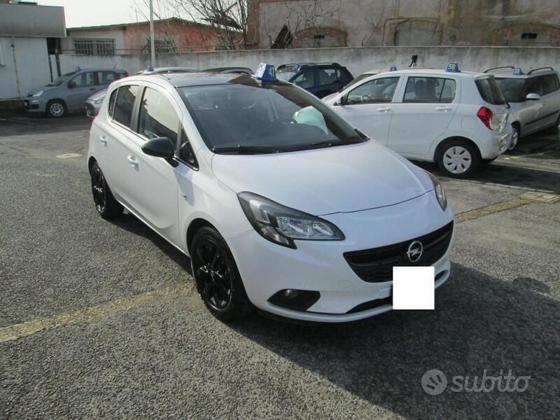 Usata Opel Corsa 90 CV (66 kW) 2016 Bianco pastello Berlina