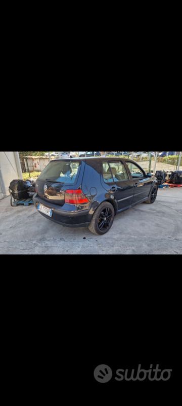 Nero Usata 2003 VW Golf IV Tre volumi | 2300 € - Immagine 1/4