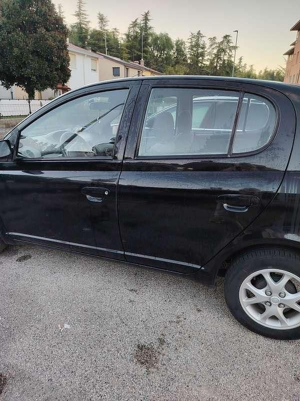 Usata Toyota Yaris Sol 68 CV (50 kW) 2000 Berlina