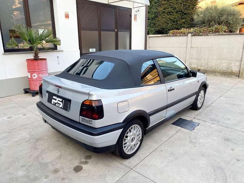 Usata VW Golf Cabriolet 101 CV (74 kW) 1998 Argento Cabrio