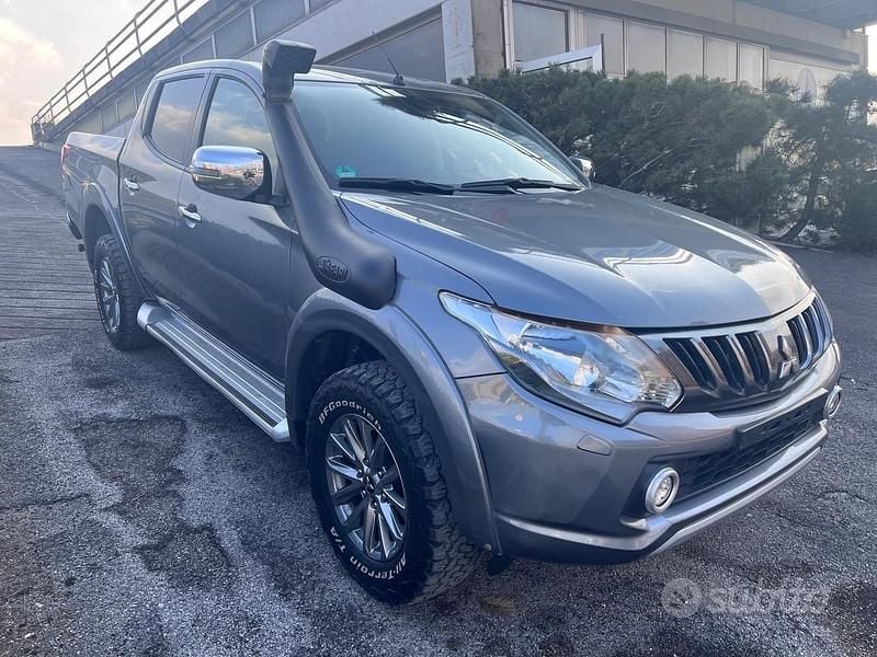 Usata Mitsubishi L200 181 CV (133 kW) 2018 Grigio Pick-up