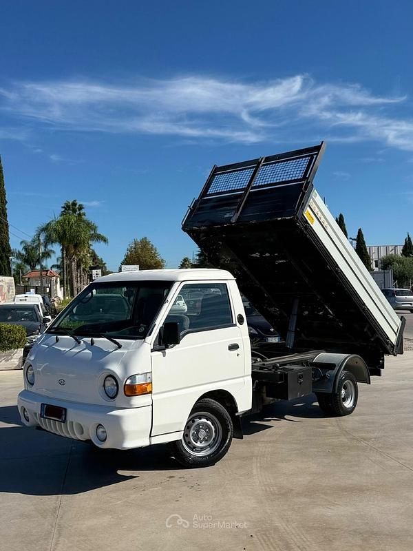 Usata Hyundai H 100 80 CV (58 kW) 2001 Bianco Utilitaria