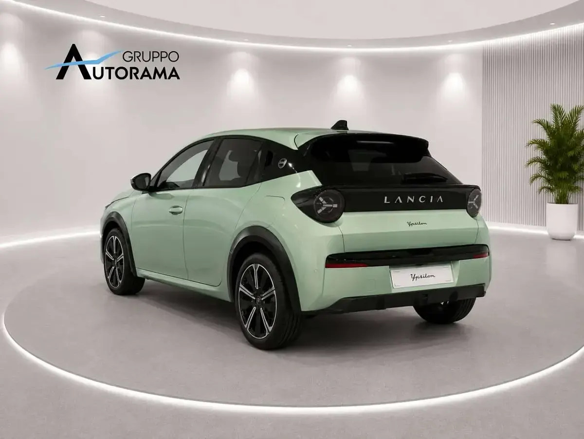 Usata Lancia Ypsilon 101 CV (74 kW) 2024 Bianco Utilitaria