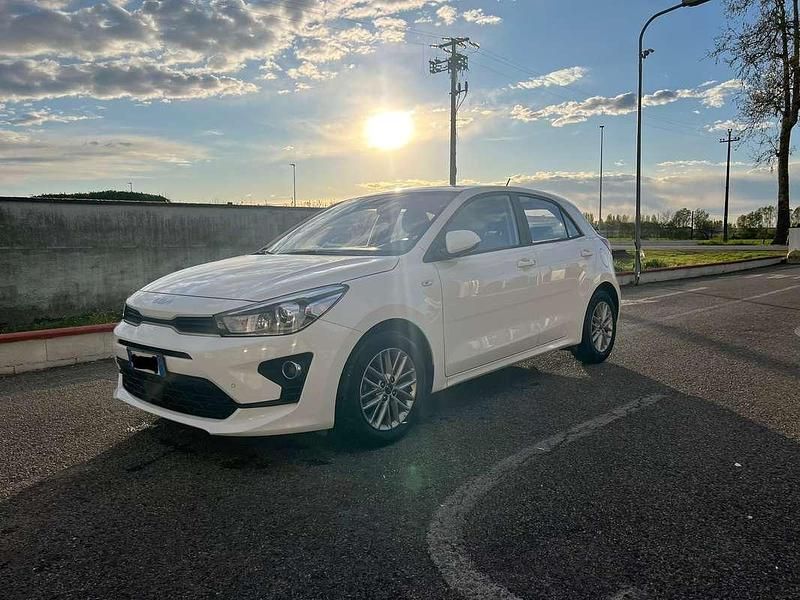 Usata Kia Rio Style 84 CV (61 kW) 2023 Bianco Berlina