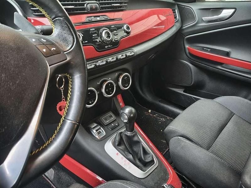 Usata Alfa Romeo Giulietta Distinctive 170 CV (125 kW) 2013 Rosso Berlina