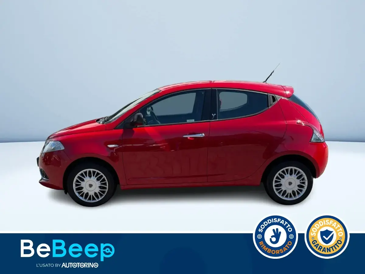 Usata Lancia Ypsilon Silver 95 CV (69 kW) 2017 Rosso metallizzato Utilitaria