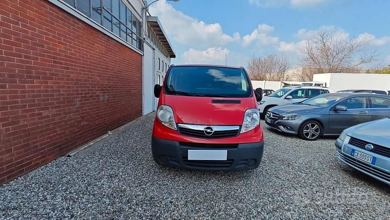 Usata Opel Vivaro 120 CV (88 kW) 2008 Rosso Monovolume