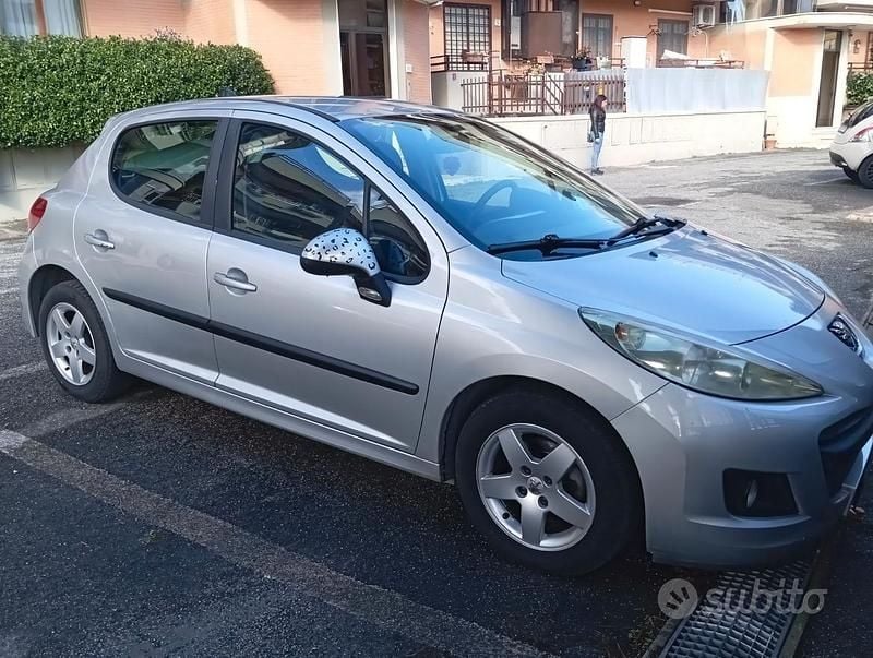 Usata 2010 Peugeot 207 | 2900 € (Buon prezzo) - Immagine 1/4