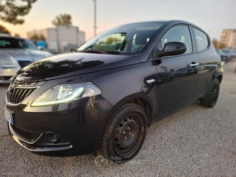 Grigio Usata 2022 Lancia Ypsilon S Due volumi | 8800 € (Ottimo prezzo) - Immagine 1/4