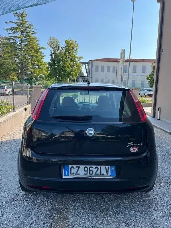 Usata Fiat Grande Punto Dynamic 90 CV (66 kW) 2006 Nero Utilitaria